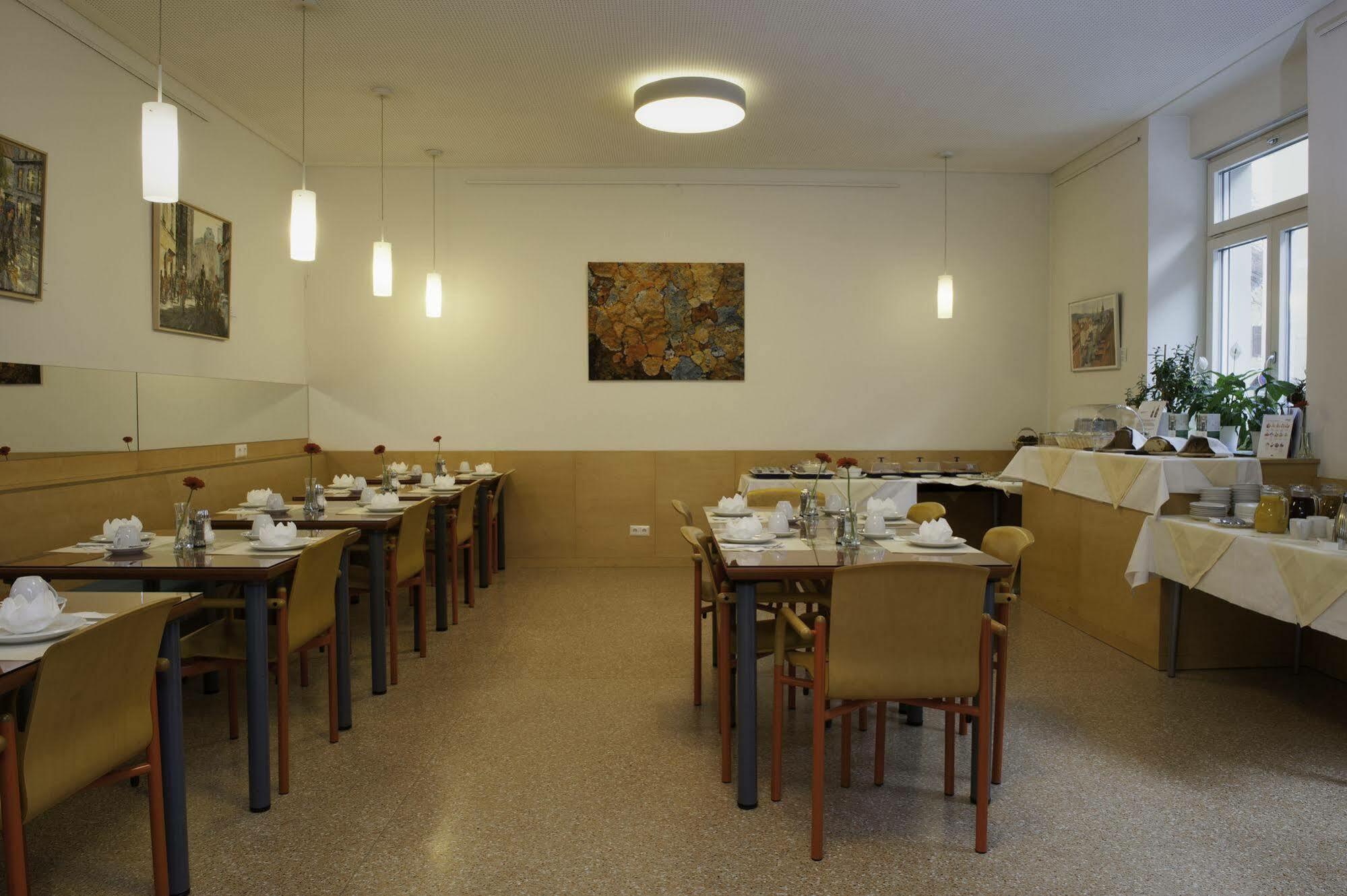 Haus Mobene - Hotel Garni Graz Exterior photo